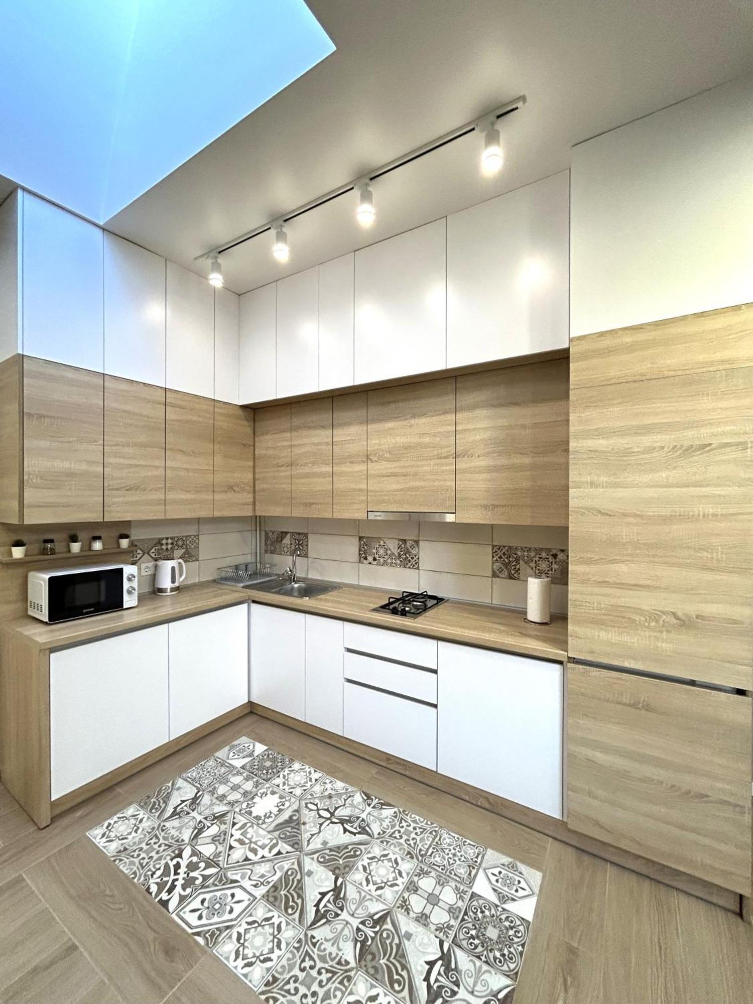 לבוב Modern Apartment In The City Center מראה חיצוני תמונה