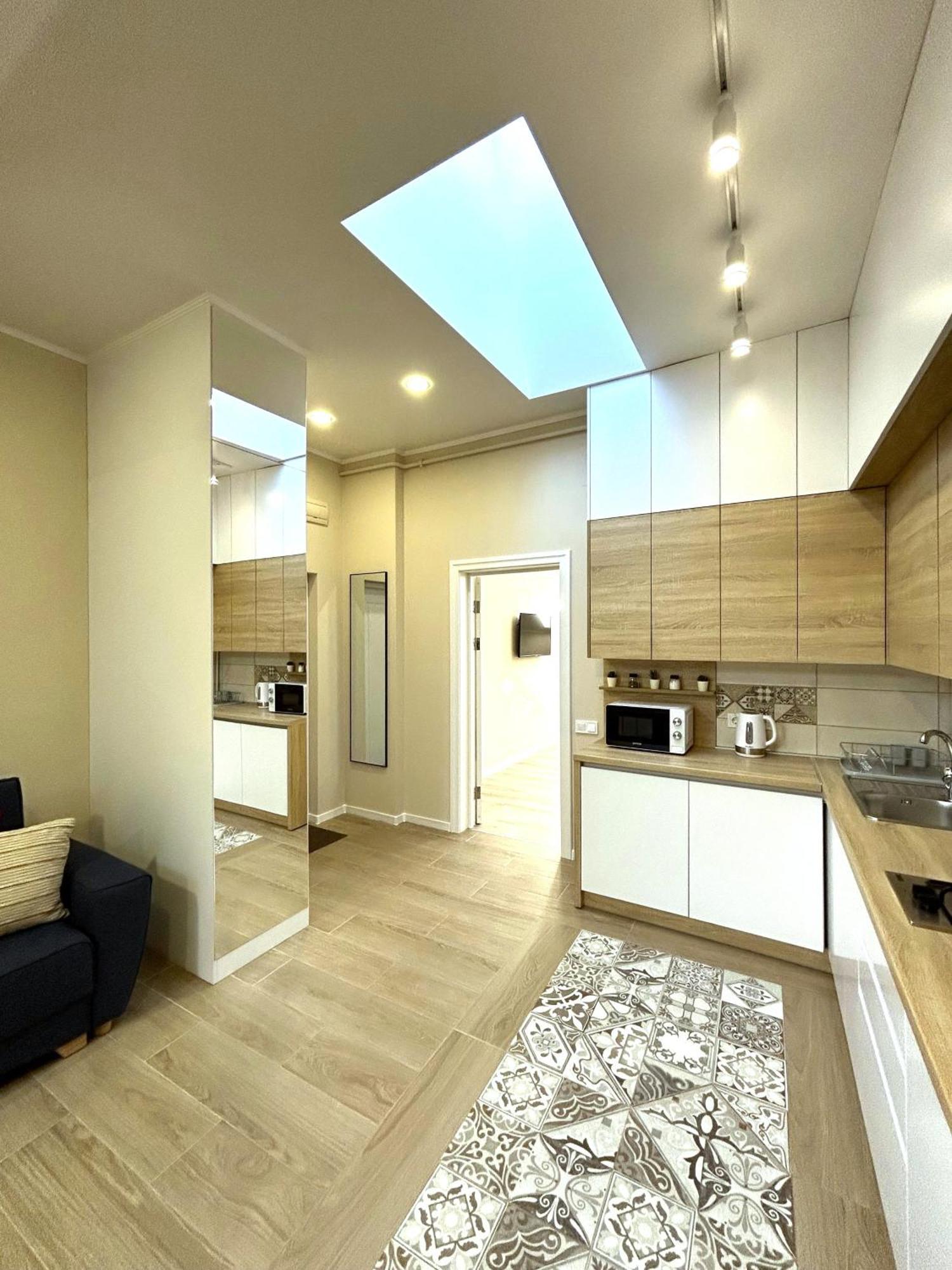לבוב Modern Apartment In The City Center מראה חיצוני תמונה
